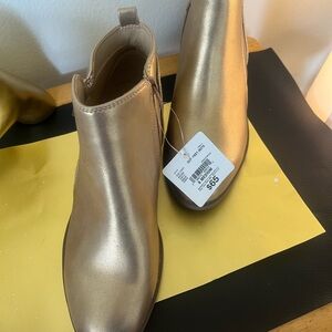“NEW” Never Worn Arizona Jean Company Gold Ankle Booties with Elastic Panels